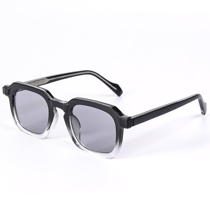 Dame moteriktig solbrille i elegant, kantet design Skanto