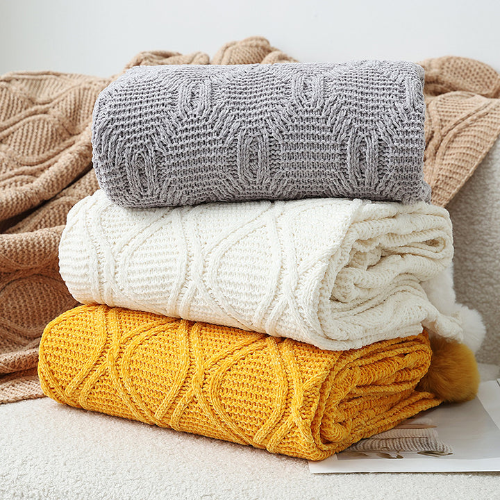 Dame strikket teppe med dekorative pom poms Skanto