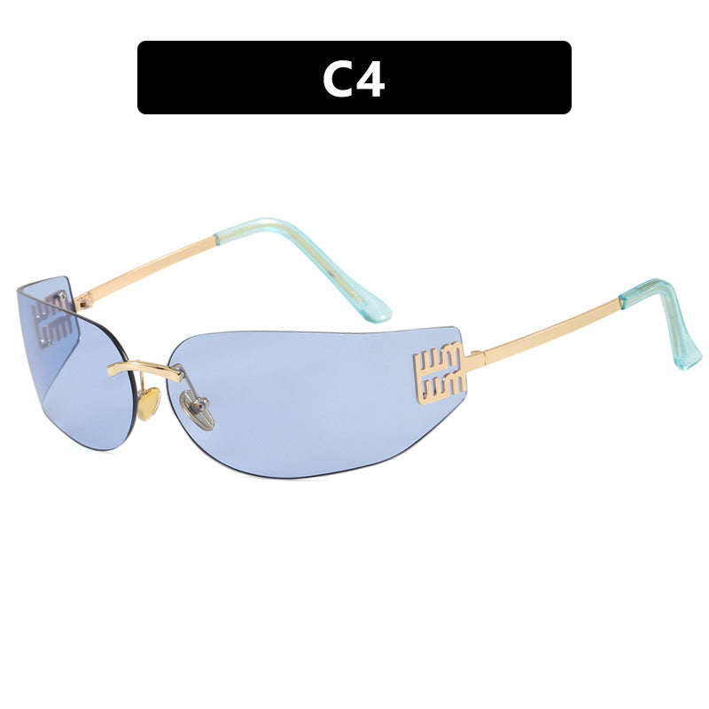 Dame futuristisk designer solbrille med uvanlig ramme og UV-beskyttelse Skanto