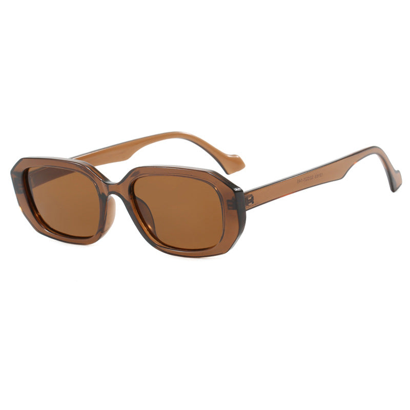 Dame moteriktig solbrille med elegant geometrisk design Skanto