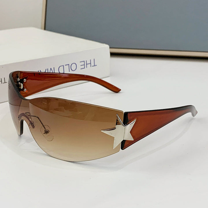 Dame moteriktig solbrille med kunstnerisk stjerneakcent Skanto