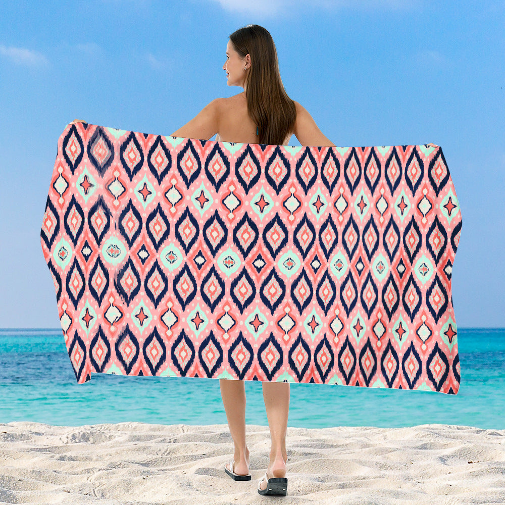generøst kuttet strandhåndkle med elegant mosaikkdesign Skanto