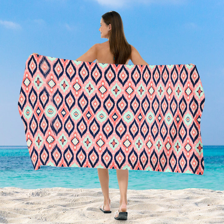 generøst kuttet strandhåndkle med elegant mosaikkdesign Skanto