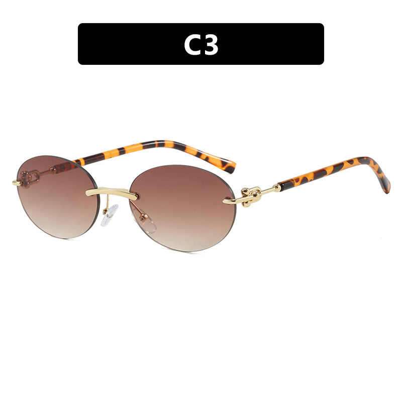 Dame oval solbrille med luksuriøs metallramme og speilbelagte glass Skanto