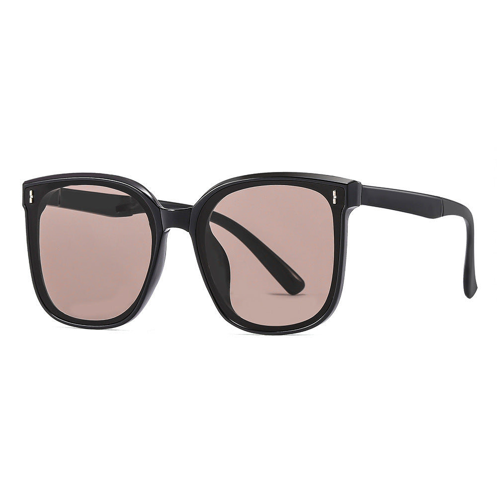 Dame modemessig solbrille med kvadratisk ramme og UV-beskyttelse Skanto