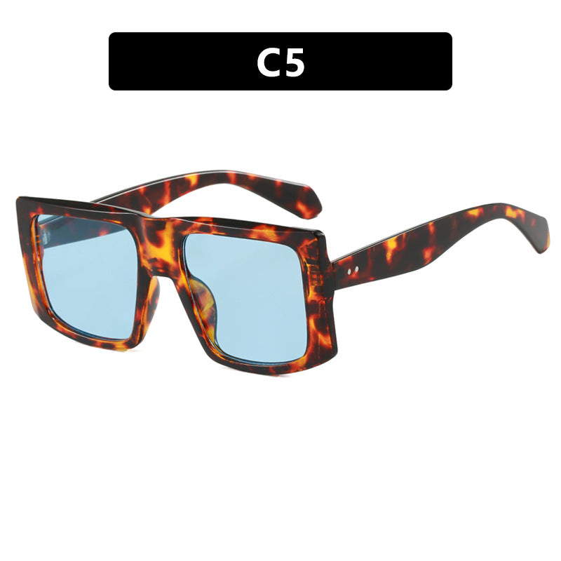 Dame kvadratisk solbrille med robust plastinnfatning og beskyttende UV-filter Skanto