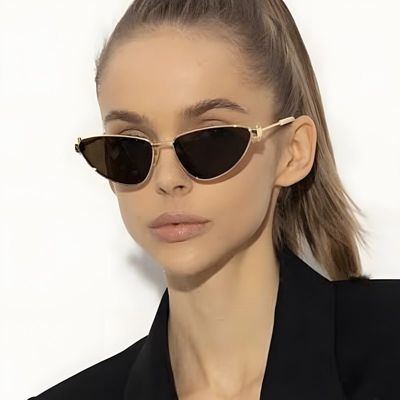 Dame Cat-Eye solbriller med elegant og fleksibel ramme Skanto