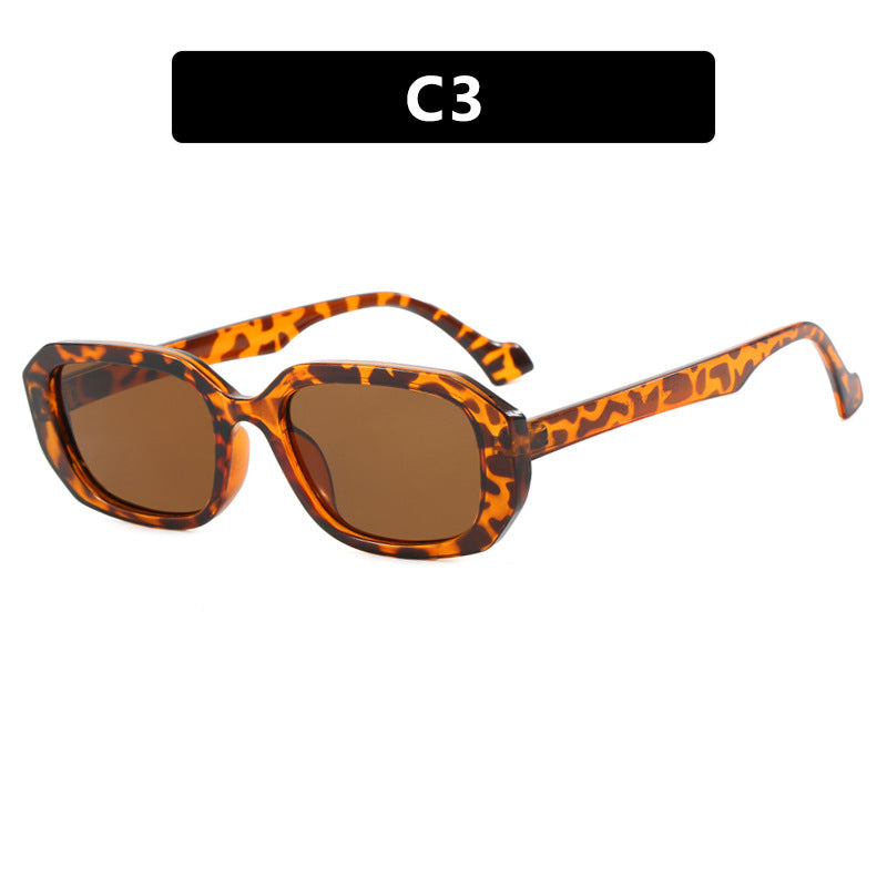 Dame moteriktig solbrille med elegant geometrisk design Skanto