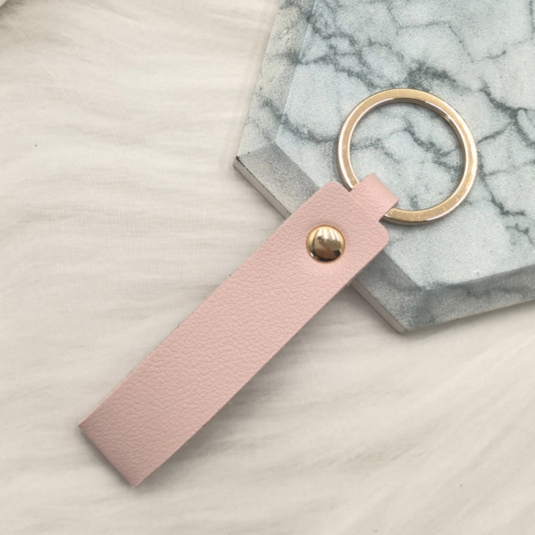 Unisex nøkkelring laget av høykvalitets kunstskinn med elegant metalldekor Skanto