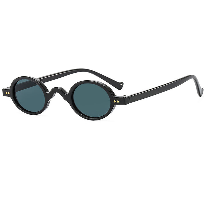 Dame rund solbrille med markant design og høykvalitets plastikkramme Skanto