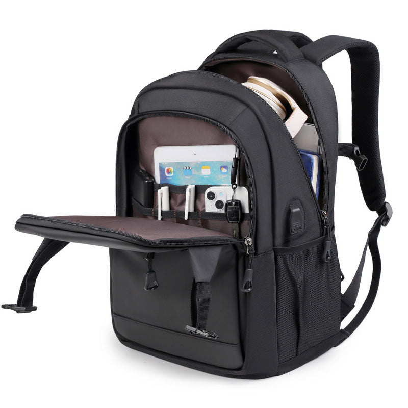 Elegant laptopryggsekk med allsidige rom og ergonomisk design Skanto