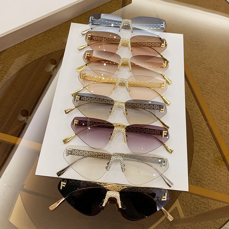 Dame Designer katteøyne-solbrille med glitrende strass-dekor Skanto