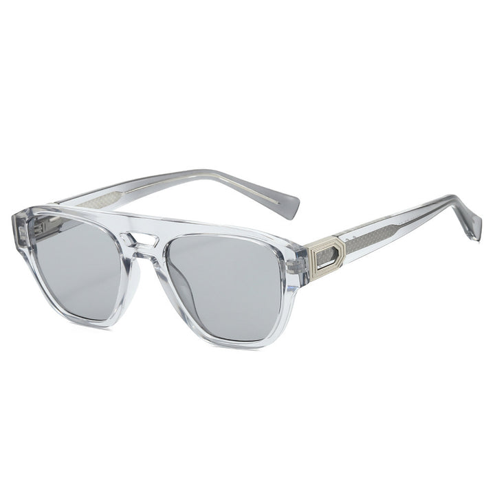 Dame Designer-solbrille med moderne, kantete ramme og gradient Skanto