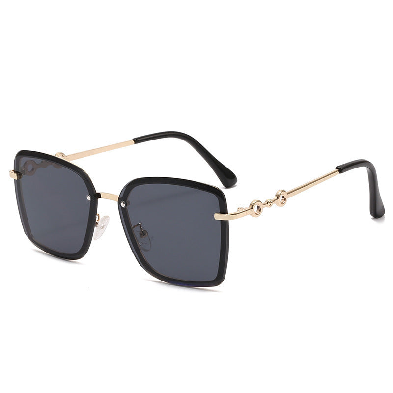 Dame kvadratisk solbrille med speilglass og elegant detalj Skanto