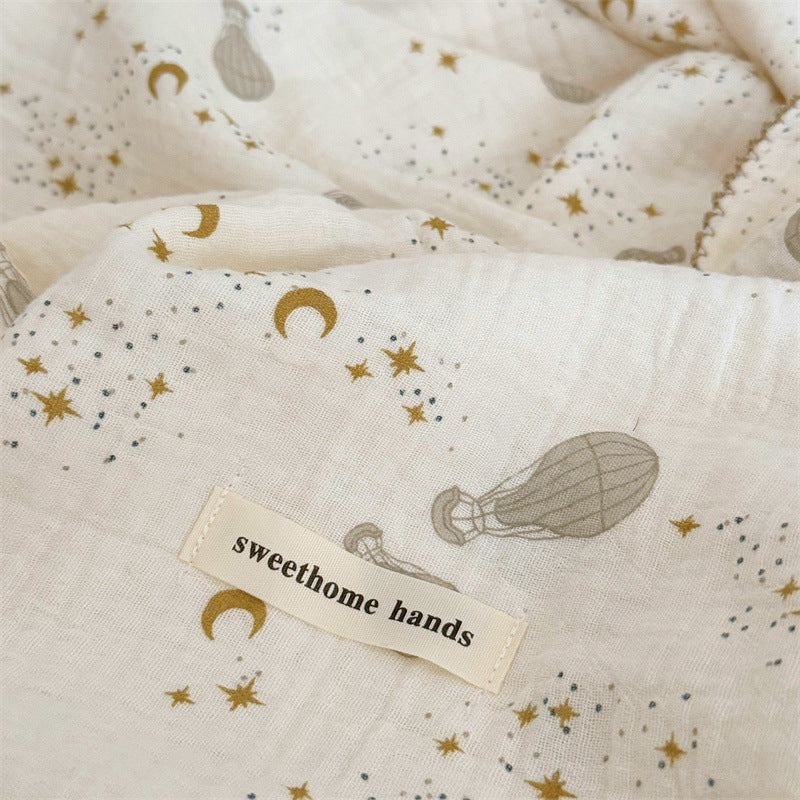 Unisex Musselinteppe med delikat blomsterdesign og elegante volanger Skanto