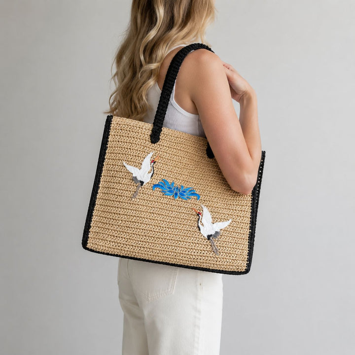 Elegant Bast-Totepose med Kunstnerisk Broderidesign Skanto