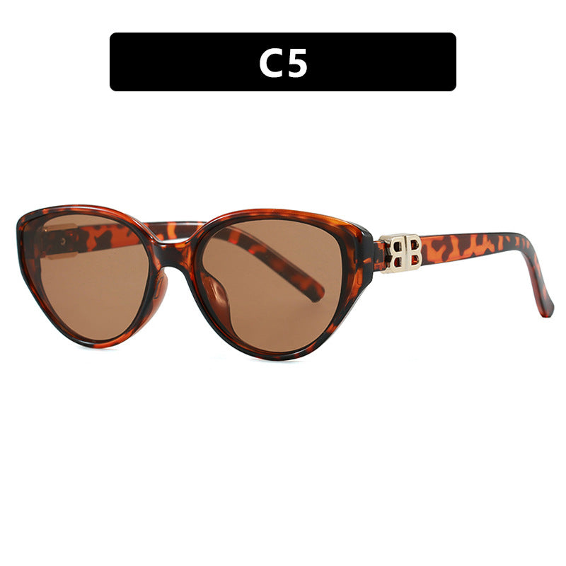 Dame modische Cat-Eye solbriller med elegant metallramme og UV-beskyttelse Skanto