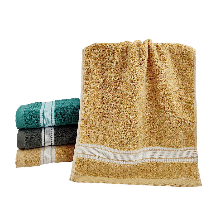 High-quality terry bath towel with elegant border. Skanto