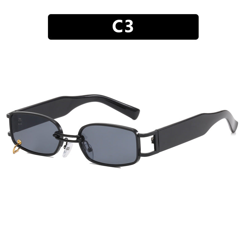 Dame moteriktig solbrille med innovativ rektangulær design og elegante metallakenter Skanto