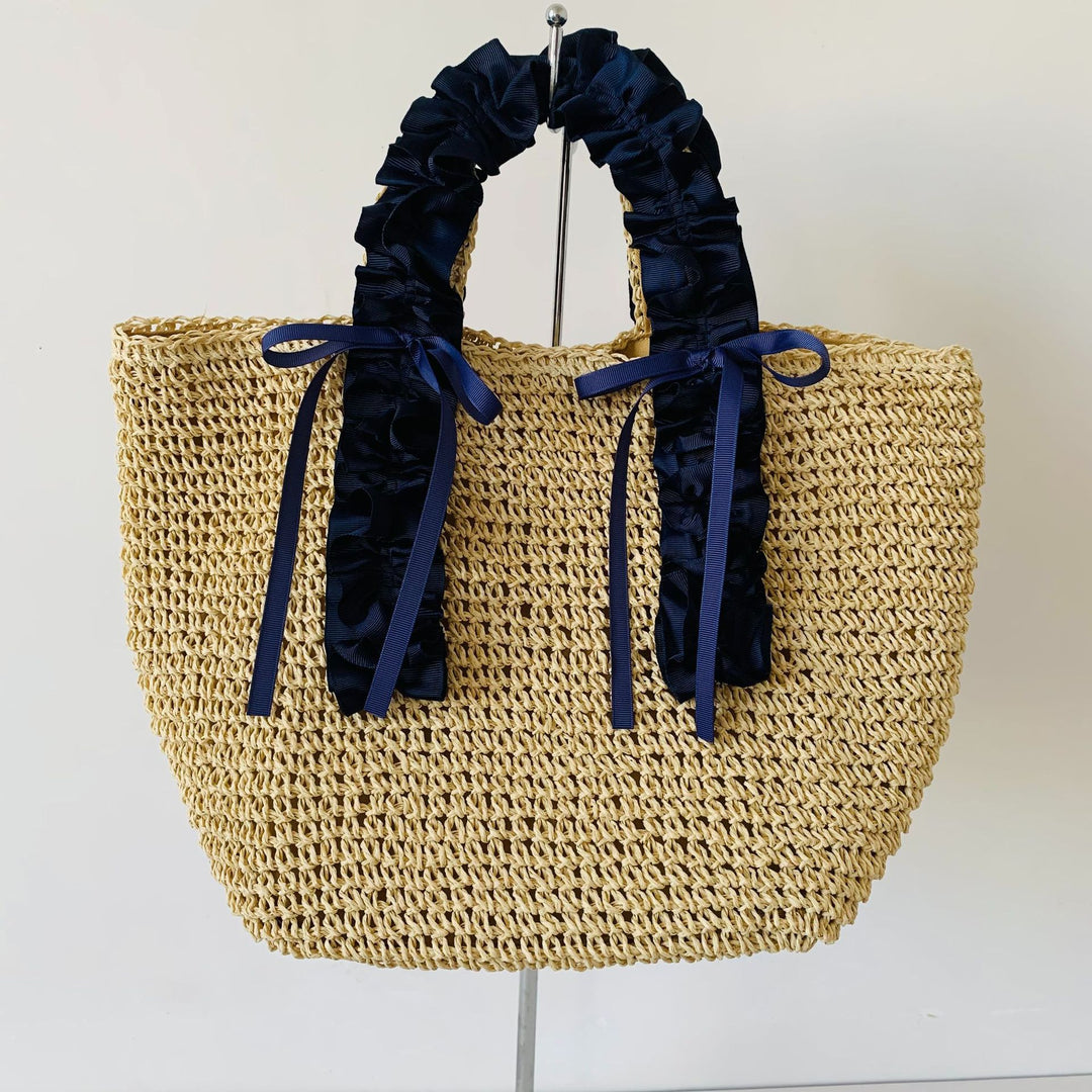 Heklet strandveske med elegante satinfinesser Skanto
