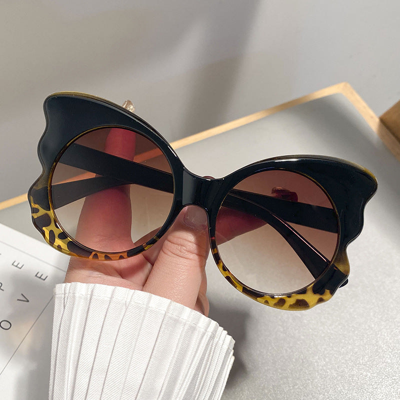 Dame Cat-Eye solbriller med unik rammeform og UV-beskyttelse Skanto
