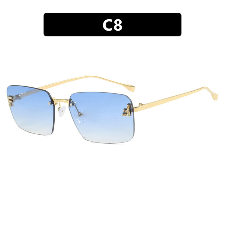Dame kvadratisk solbrille med elegant gullramme og stilige linser Skanto
