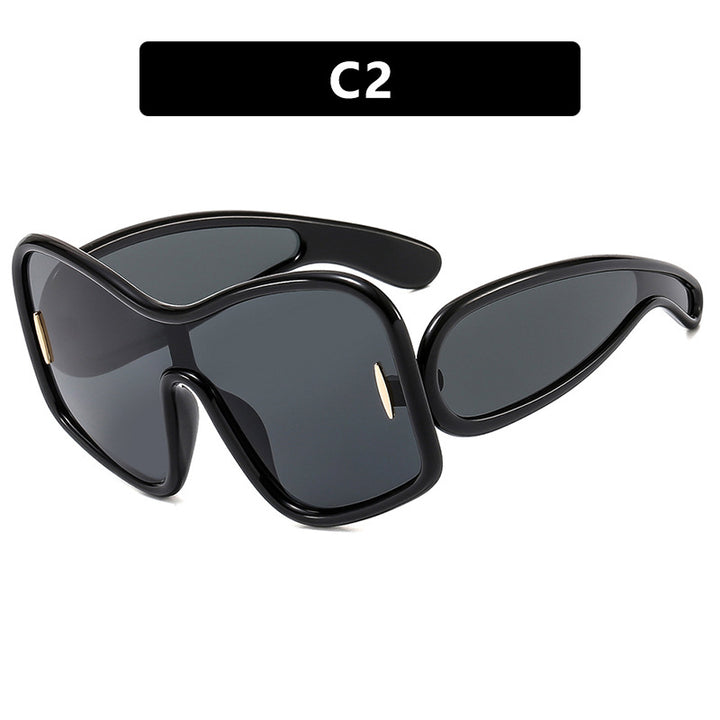 Dame futuristisk solbrille med ekstra bred design og beskyttende UV-filter Skanto