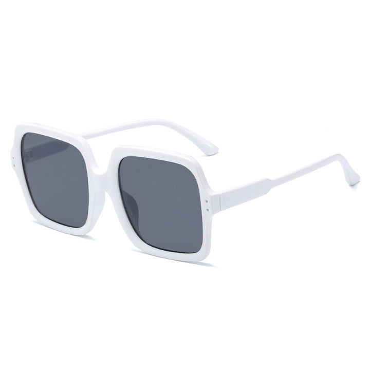 Dame moteriktig oversized solbrille med moderne design Skanto