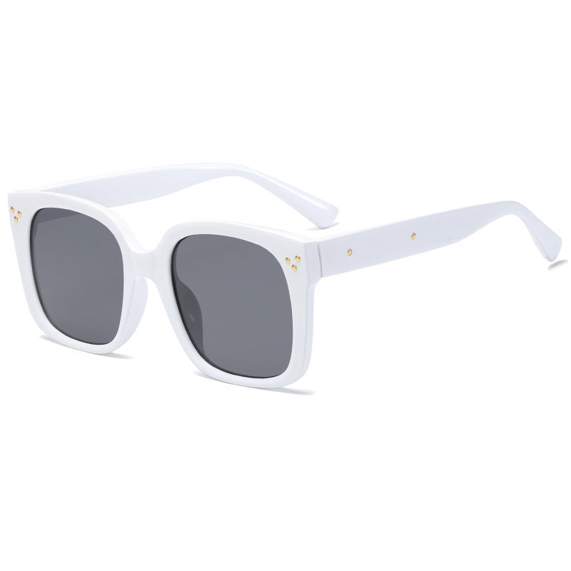 Dame firkantet solbrille med innovativ ramme og UV-beskyttelse Skanto