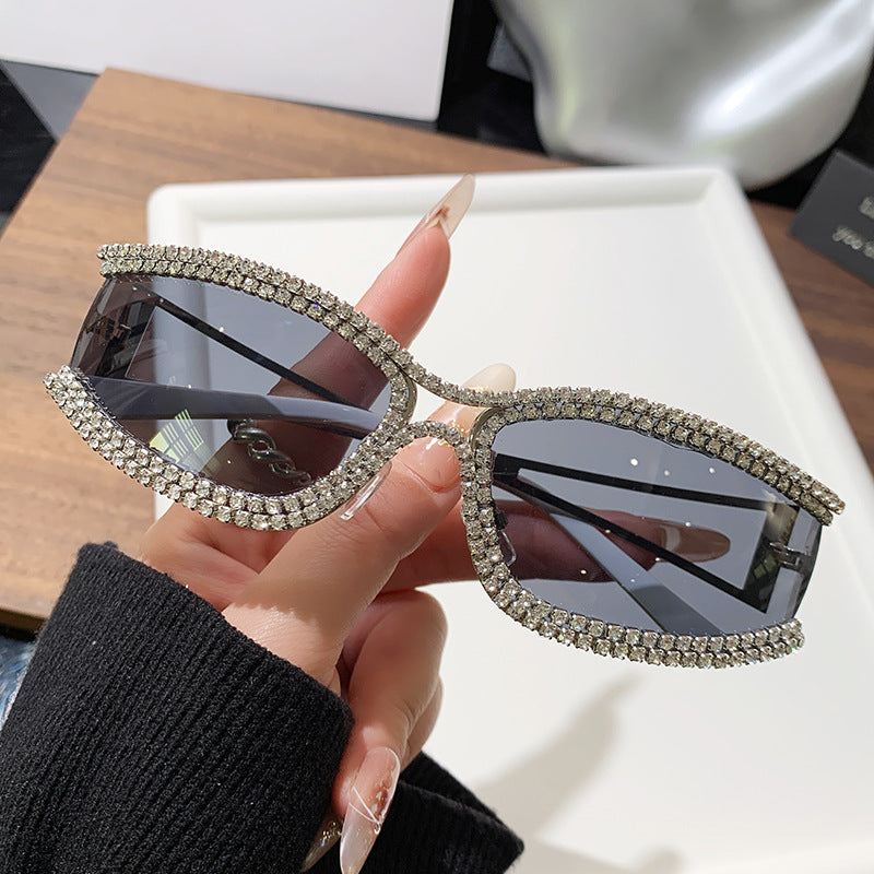 Dame Cat-Eye solbriller med glitrende krystallramme Skanto