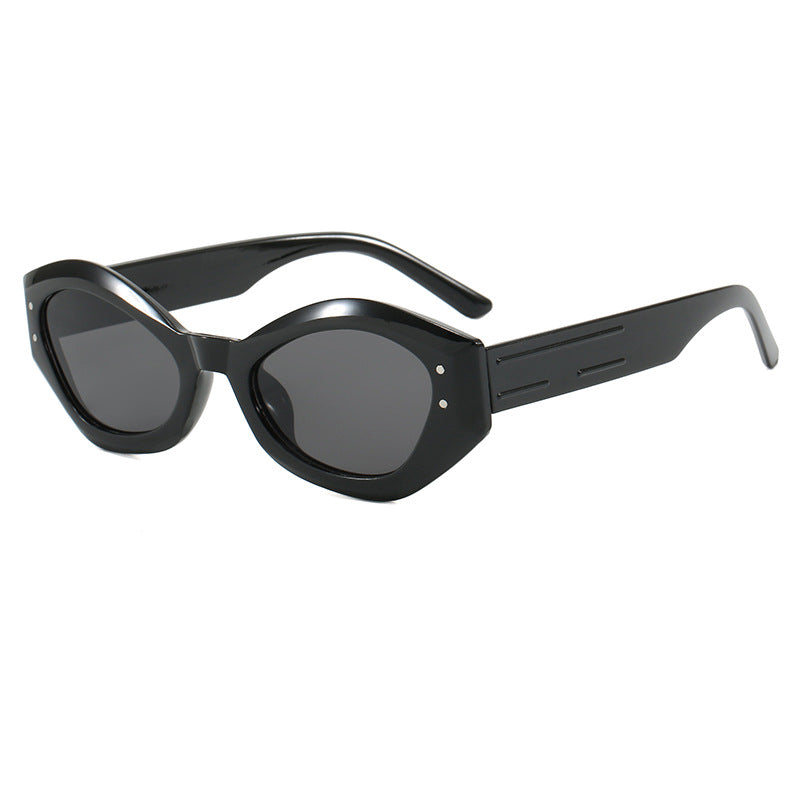 Dame Cat-Eye solbriller med moderne design og bred ramme Skanto