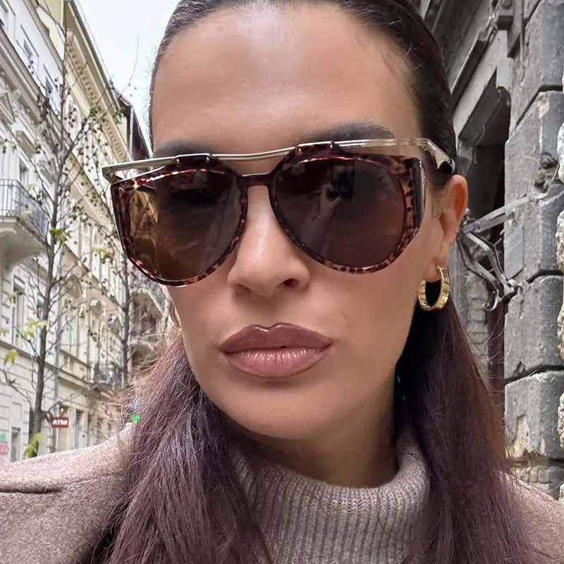 Dame Cat-Eye solbriller med unikt design og beskyttende glass Skanto