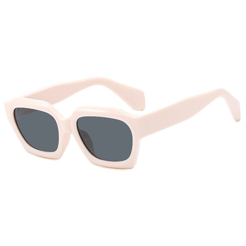 Dame trendy geometrisk solbrille med unikt design Skanto