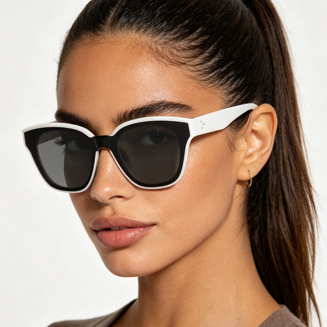 Dame moteriktig solbrille med bred ramme og myke linser Skanto