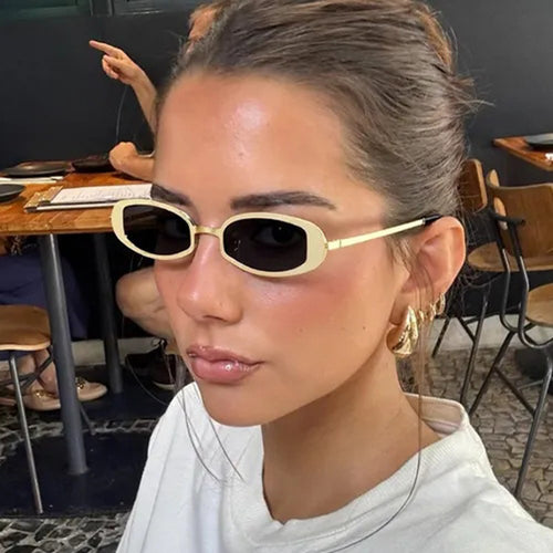 Dame moteriktig brille med elegant metallramme og fine aksenter Skanto