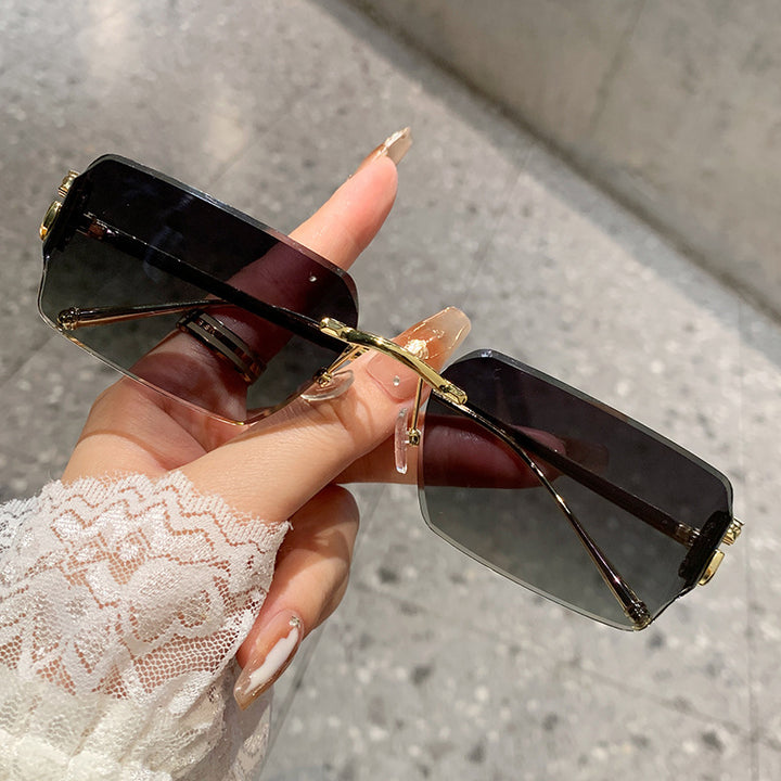 Dame oversized solbrille med høykvalitets metallramme og polariserte linser Skanto