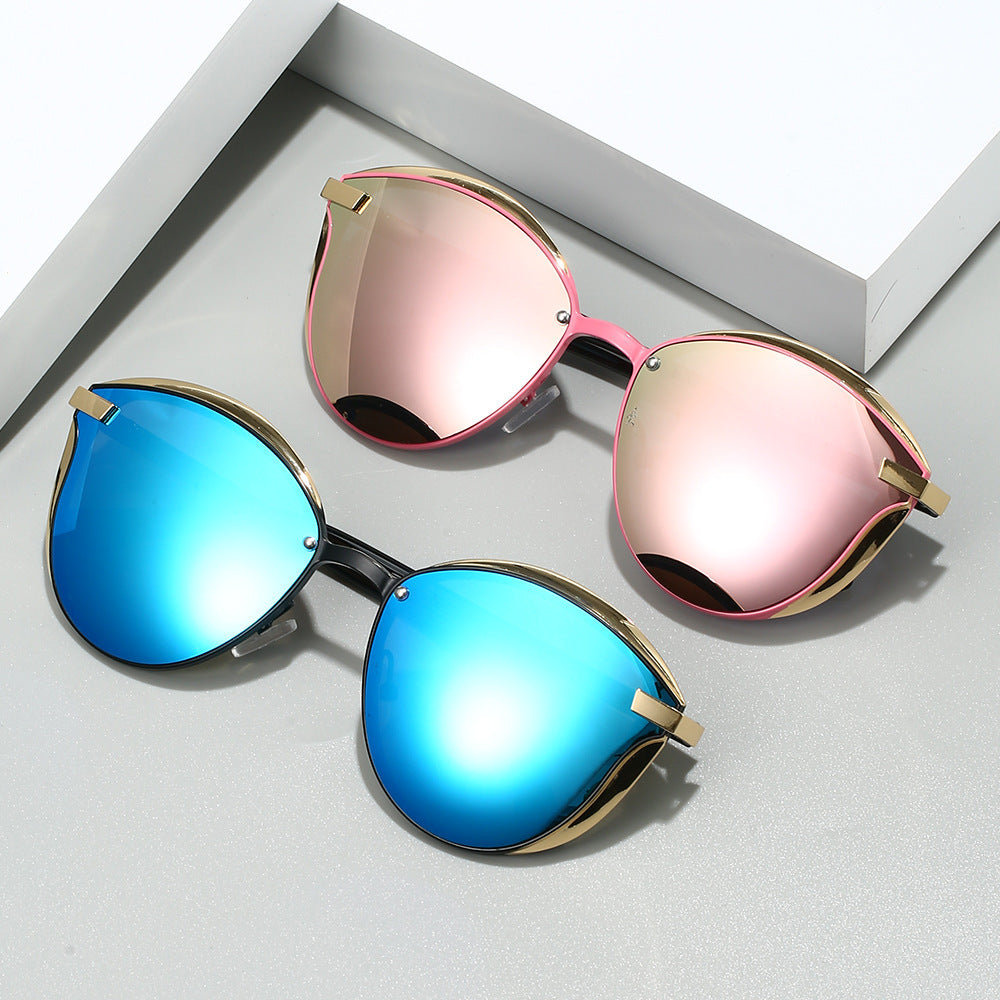 Dame solbrille med luksuriøs metallramme og harmonisk kontur Skanto