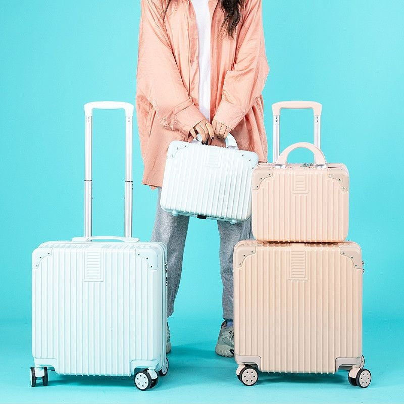 Robust hard shell suitcase in modern design Skanto