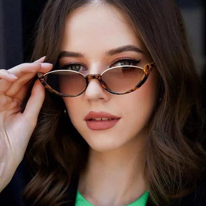 Dame elegant solbrille i stilfull kattøye-design Skanto