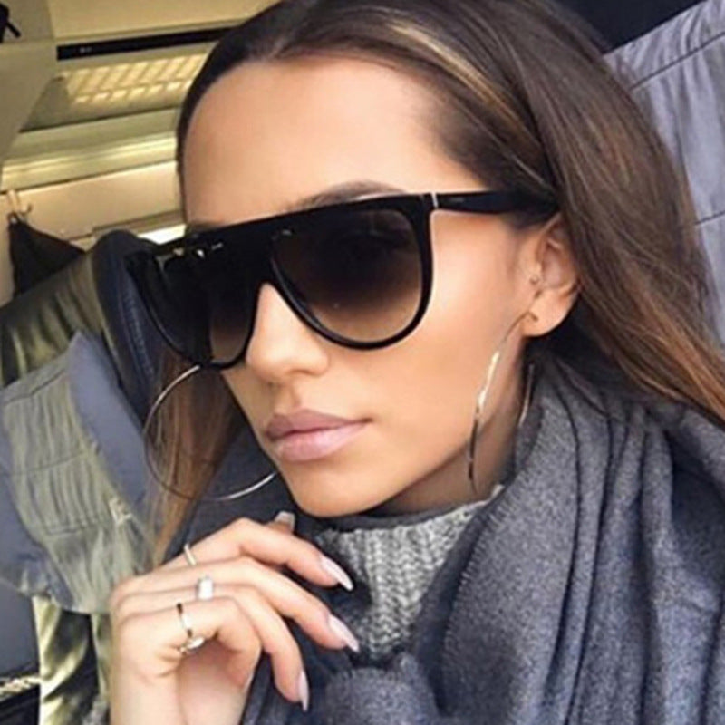 Dame trendy oversized solbriller med stilige transparente rammer Skanto