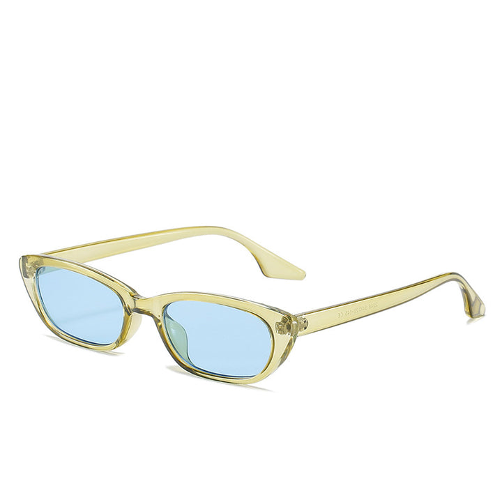 Dame moderne solbriller i trendy cat-eye-stil med gjennomsiktig ramme Skanto