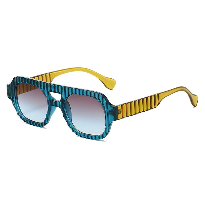 Dame moteriktig solbrille i futuristisk design med strukturert ramme Skanto