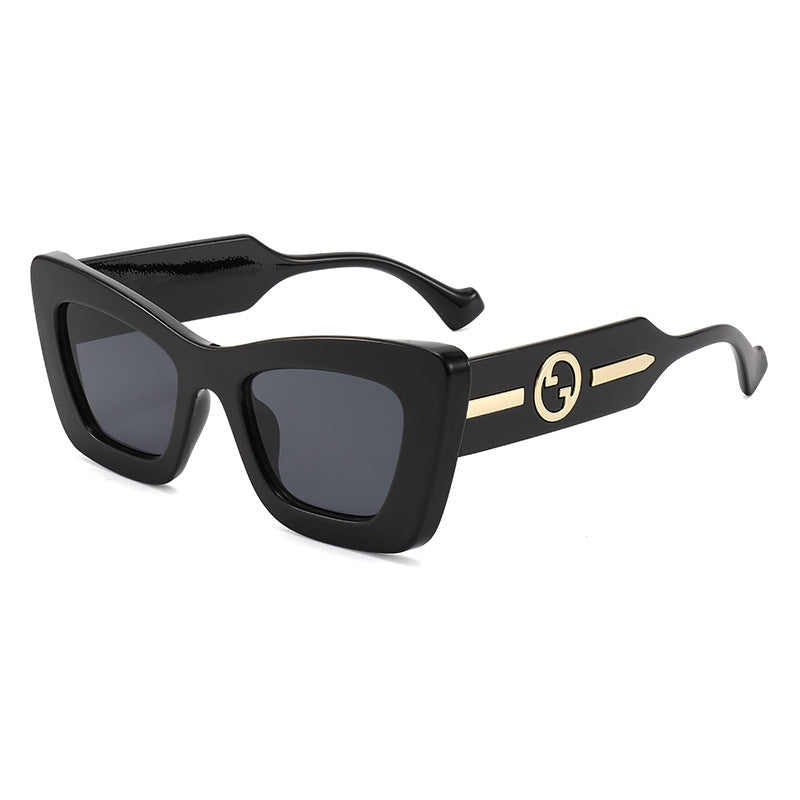 Dame designer solbrille med markant geometrisk ramme og høy kvalitet utførelse Skanto