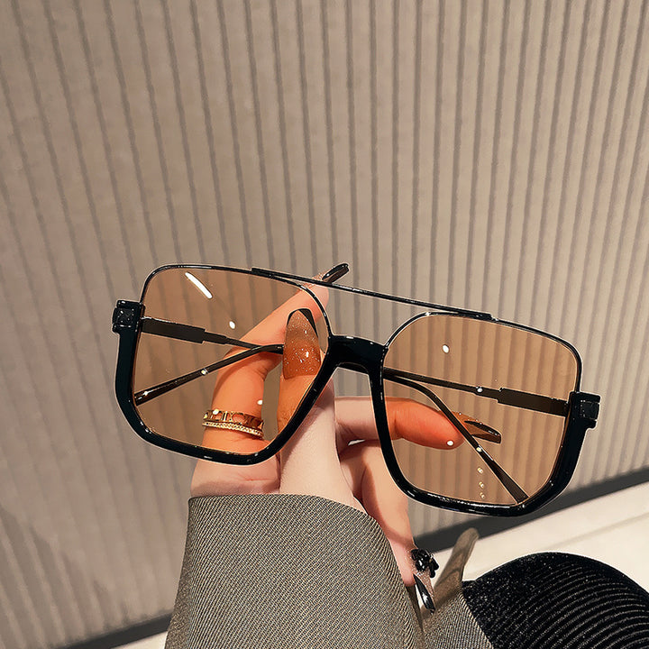 Dame oversized solbriller med elegant, kvadratisk ramme Skanto