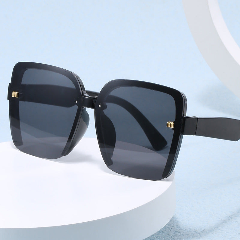 Dame oversized solbriller med stilig, moderne ramme Skanto