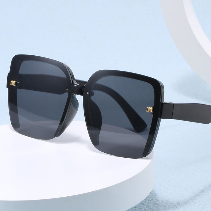 Dame oversized solbriller med stilig, moderne ramme Skanto