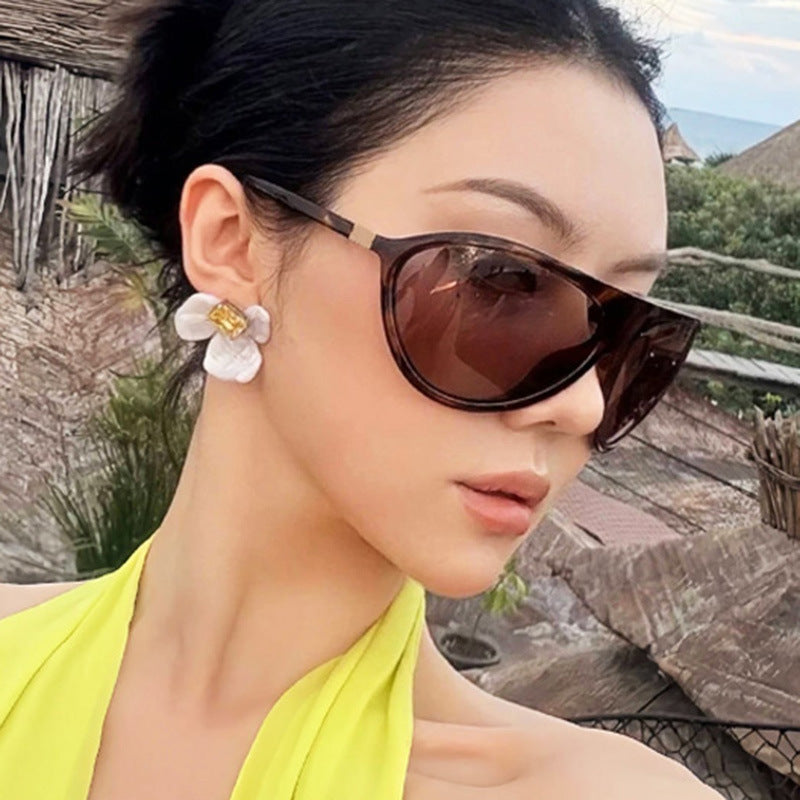 Damen Cat-Eye solbriller med unikt design og beskyttende UV-filter Skanto