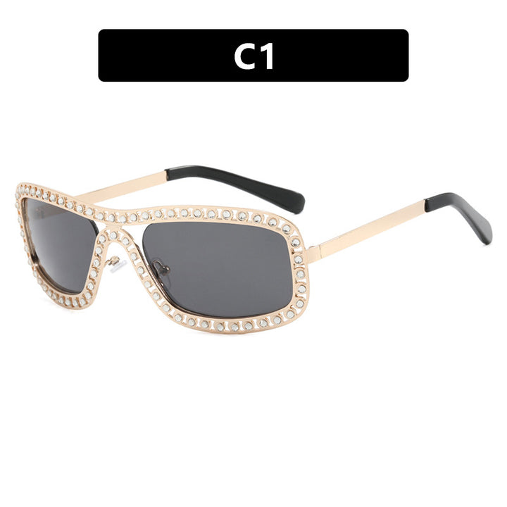 Dame moteriktig solbrille med glitrende ramme Skanto