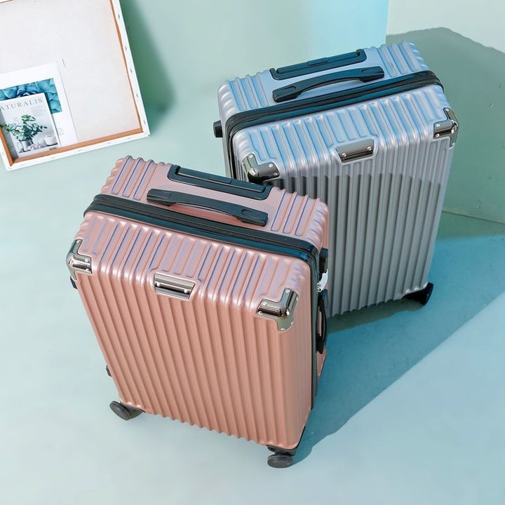 Hardshel suitcase with robust wheel system Skanto
