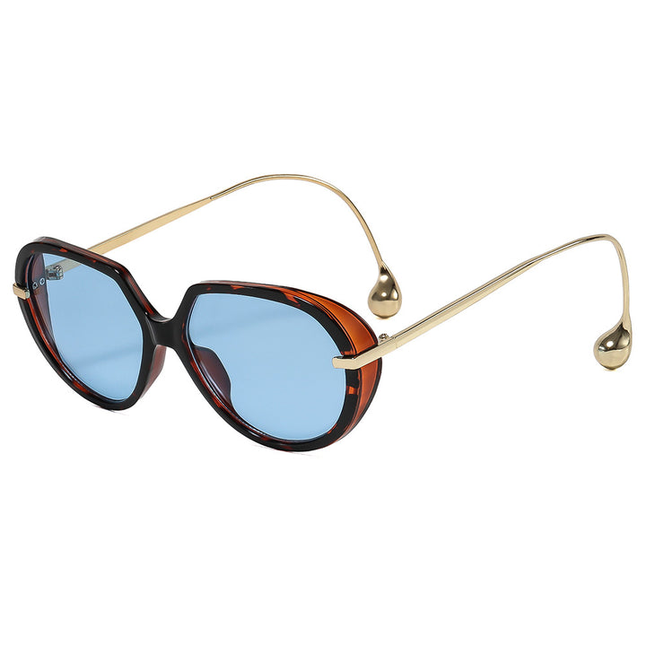 Dame cat-eye solbriller med gyldne detaljer og stilig ramme Skanto
